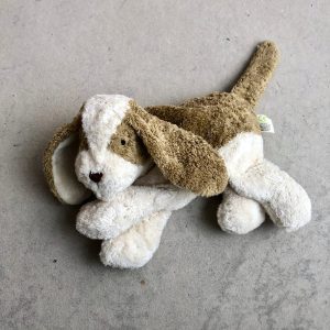 Ekologiskt mjukdjur Hund med värmekudde, beige/vit 30 cm